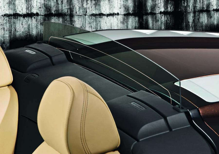 Детали интерьера Audi R8 Spyder 5.2 FSI Quattro 2010 года  (WW) (фото 18 из 79)